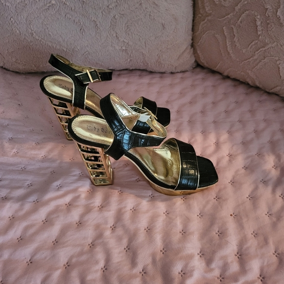 Shoes - Picture 4 of 4